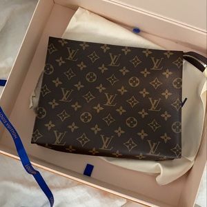 AUTHENTIC Louis Vuitton Toiletry 26 (Discontinued)